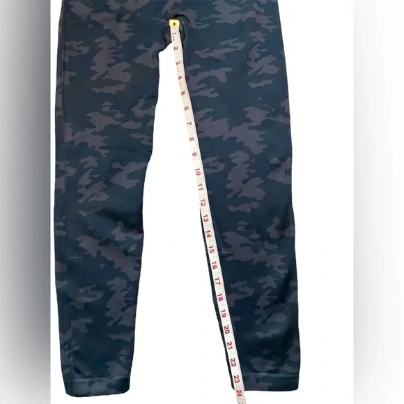 SPANX Look At Me Now Black Camo Legging - Picture 11 of 15